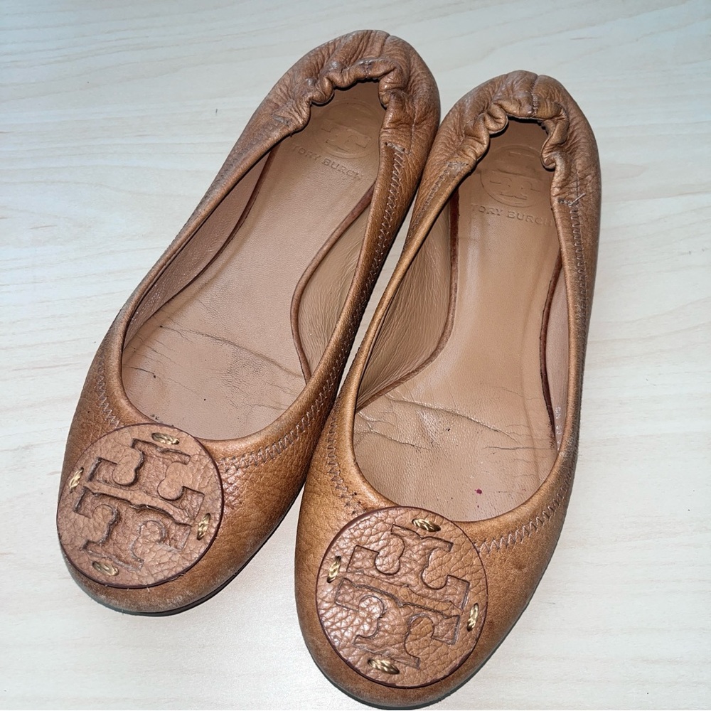 Stunning leather Tory Burch flats